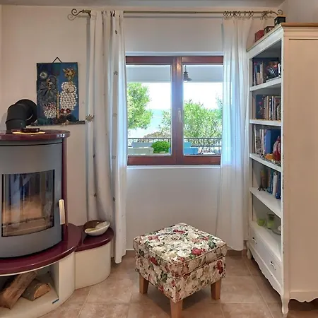 빌라 Crowonder Beachfront Donatella With Amazing Seaview And Garden 포세다르예