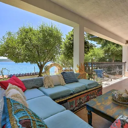 Crowonder Beachfront Donatella With Amazing Seaview And Garden 빌라 포세다르예