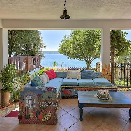 Crowonder Beachfront Donatella With Amazing Seaview And Garden *