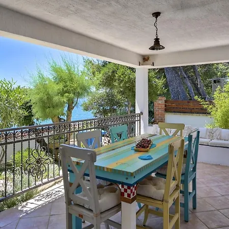 Crowonder Beachfront Donatella With Amazing Seaview And Garden *