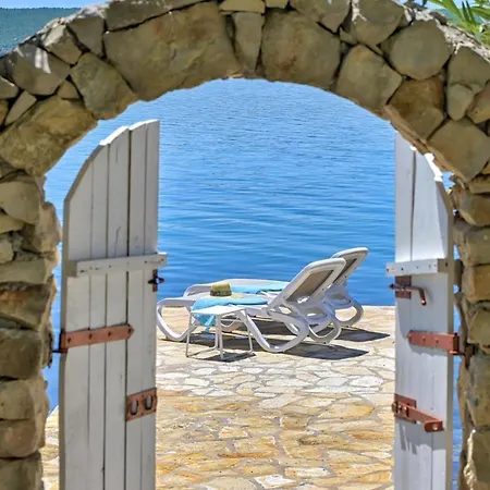 빌라 Crowonder Beachfront Donatella With Amazing Seaview And Garden 포세다르예