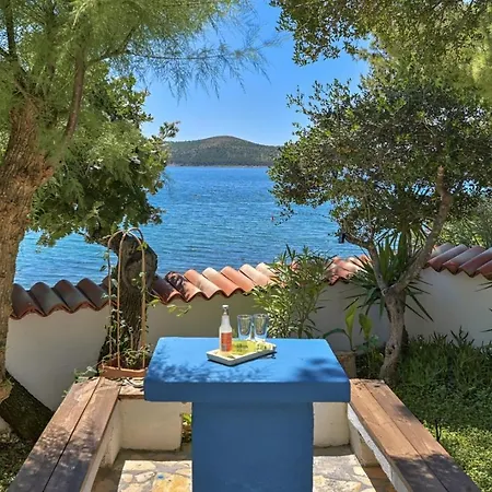 빌라 Crowonder Beachfront Donatella With Amazing Seaview And Garden *