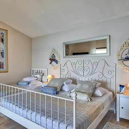 Crowonder Beachfront Donatella With Amazing Seaview And Garden *