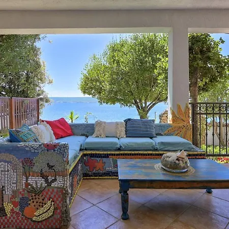 Crowonder Beachfront Donatella With Amazing Seaview And Garden *