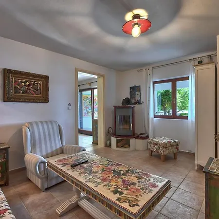 Crowonder Beachfront Donatella With Amazing Seaview And Garden *