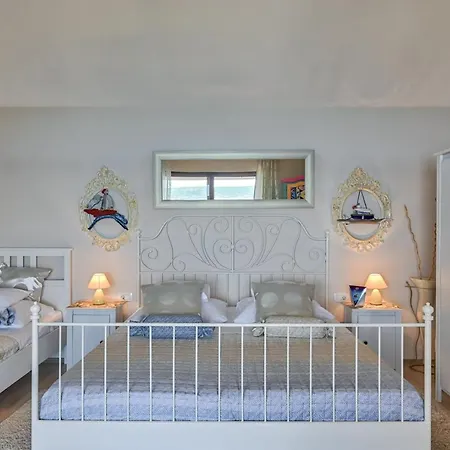 Vila Crowonder Beachfront Donatella With Amazing Seaview And Garden