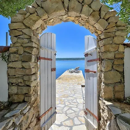 Crowonder Beachfront Donatella With Amazing Seaview And Garden * Posedarje