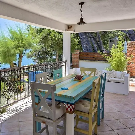 Crowonder Beachfront Donatella With Amazing Seaview And Garden *