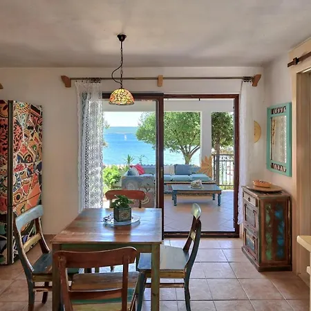 Crowonder Beachfront Donatella With Amazing Seaview And Garden Vila