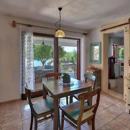 Vila Crowonder Beachfront Donatella With Amazing Seaview And Garden Posedarje