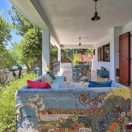 Crowonder Beachfront Donatella With Amazing Seaview And Garden Vila *