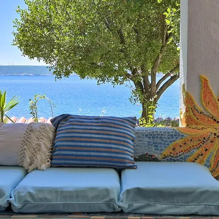 Vila Crowonder Beachfront Donatella With Amazing Seaview And Garden *