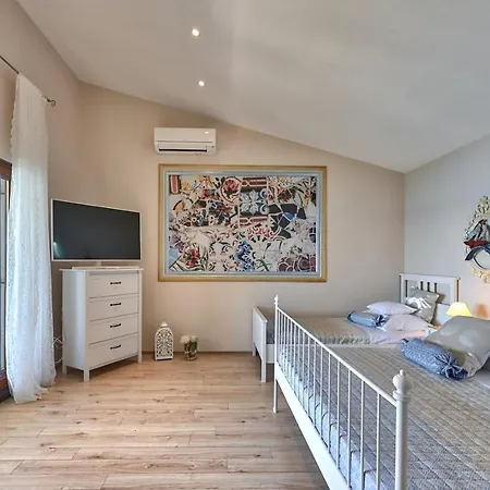 Vila Crowonder Beachfront Donatella With Amazing Seaview And Garden