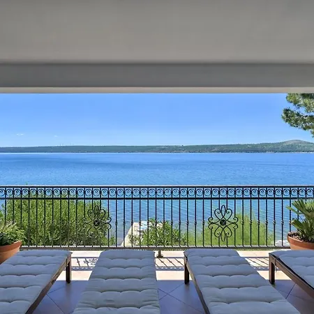 Crowonder Beachfront Donatella With Amazing Seaview And Garden * Posedarje