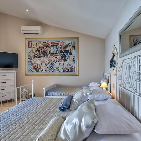 Vila Crowonder Beachfront Donatella With Amazing Seaview And Garden