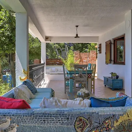Crowonder Beachfront Donatella With Amazing Seaview And Garden Vila