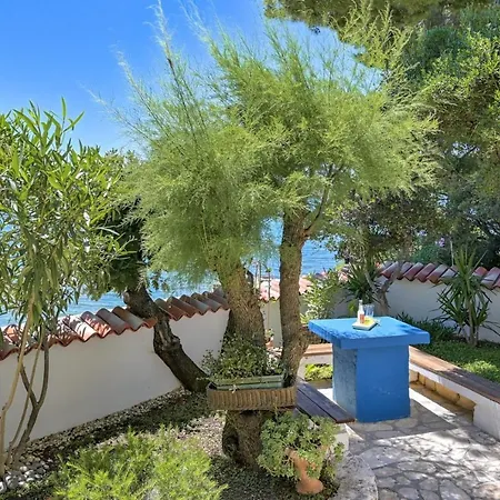 Vila Crowonder Beachfront Donatella With Amazing Seaview And Garden