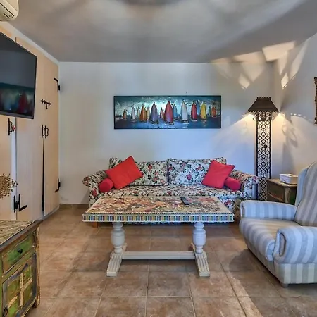 Crowonder Beachfront Donatella With Amazing Seaview And Garden *