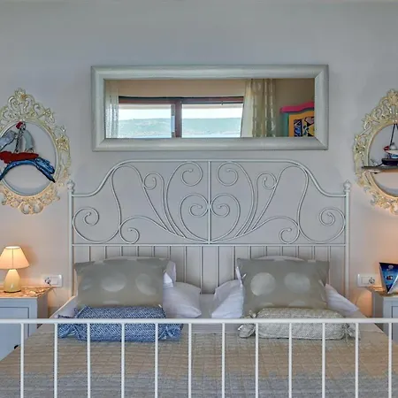 Crowonder Beachfront Donatella With Amazing Seaview And Garden *