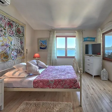 Vila Crowonder Beachfront Donatella With Amazing Seaview And Garden *