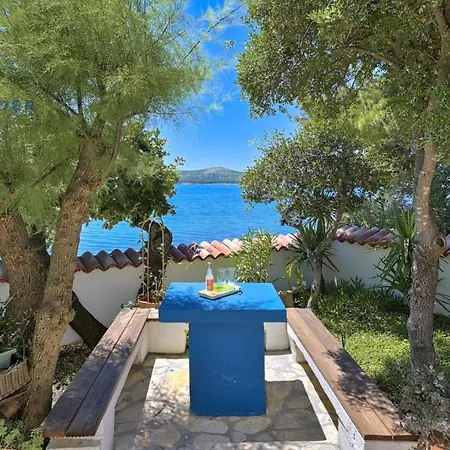 Crowonder Beachfront Donatella With Amazing Seaview And Garden